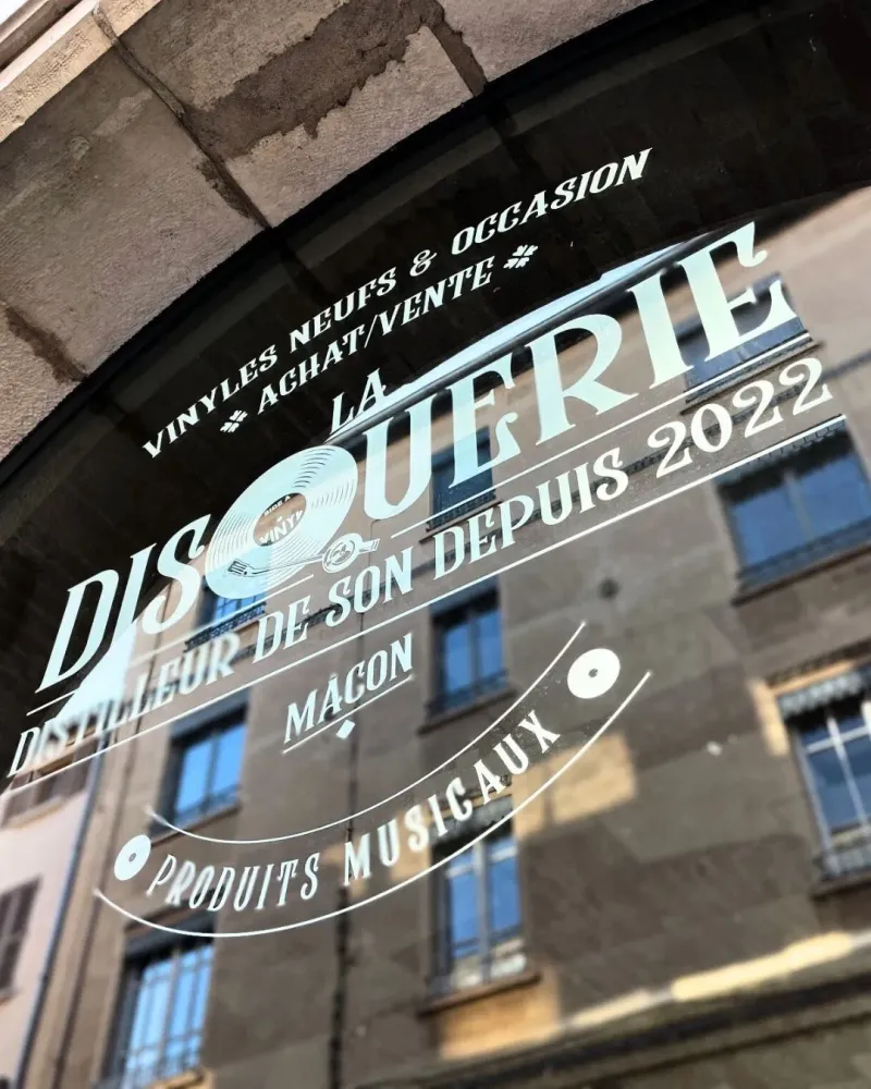 Vitrophanie près de Attignat