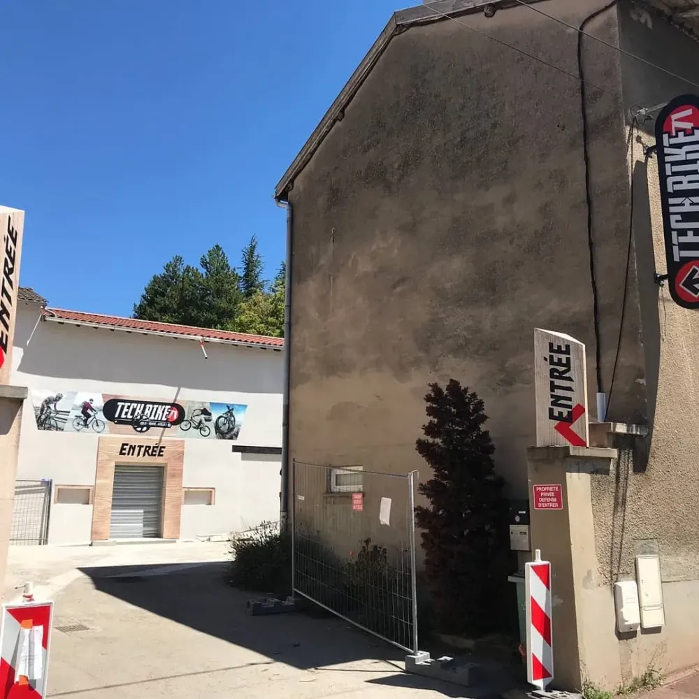 Panneaux publicitaires près de Attignat